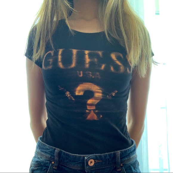 Vintage Guess tee with gold font - Picture 2 of 4